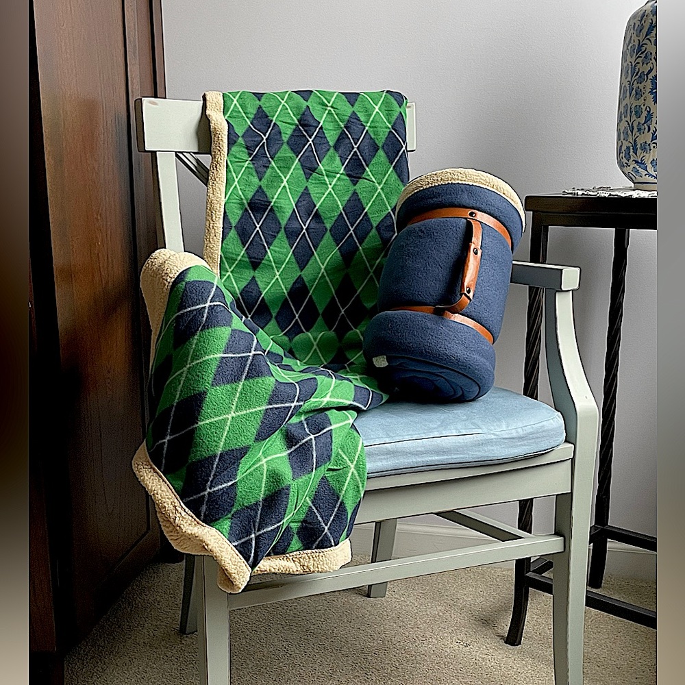 Set of 2 reversible fleece/sherpa throws!